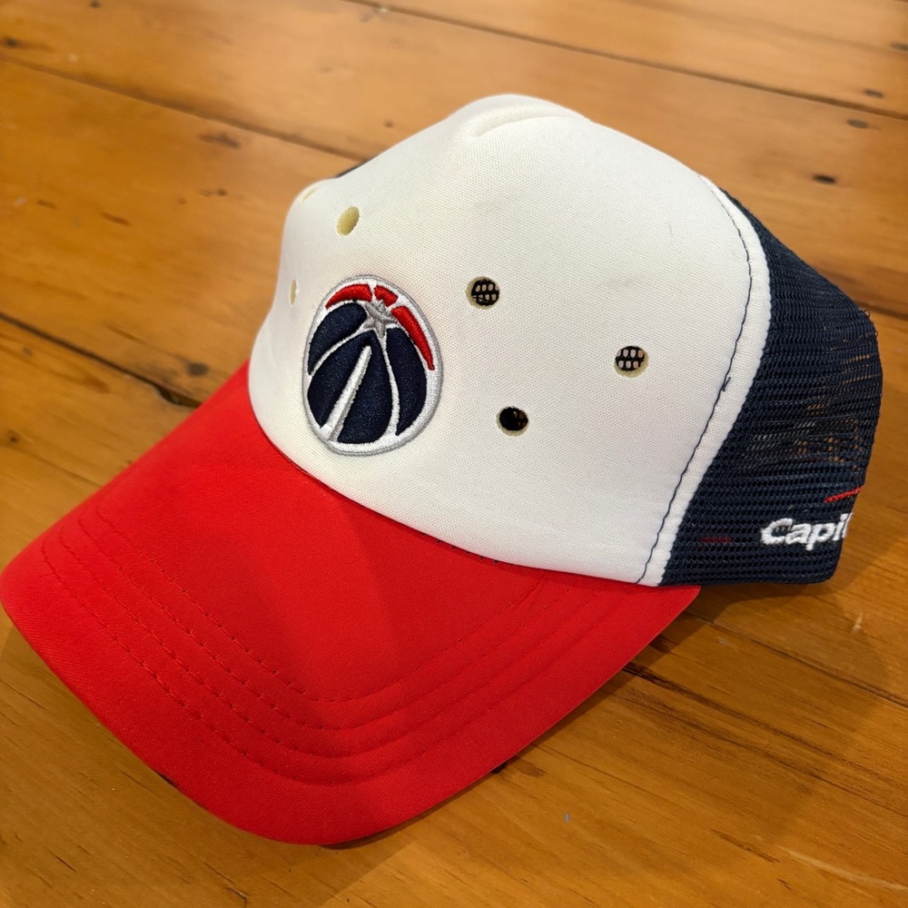 Washington Wizards Mesh Trucker Hat – NWT w/ Charms – Red White Blue